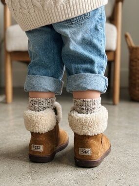UGG Australia Toddler Cassie Suede Shearling Boots Chestnut Size 7 Cozy Fall